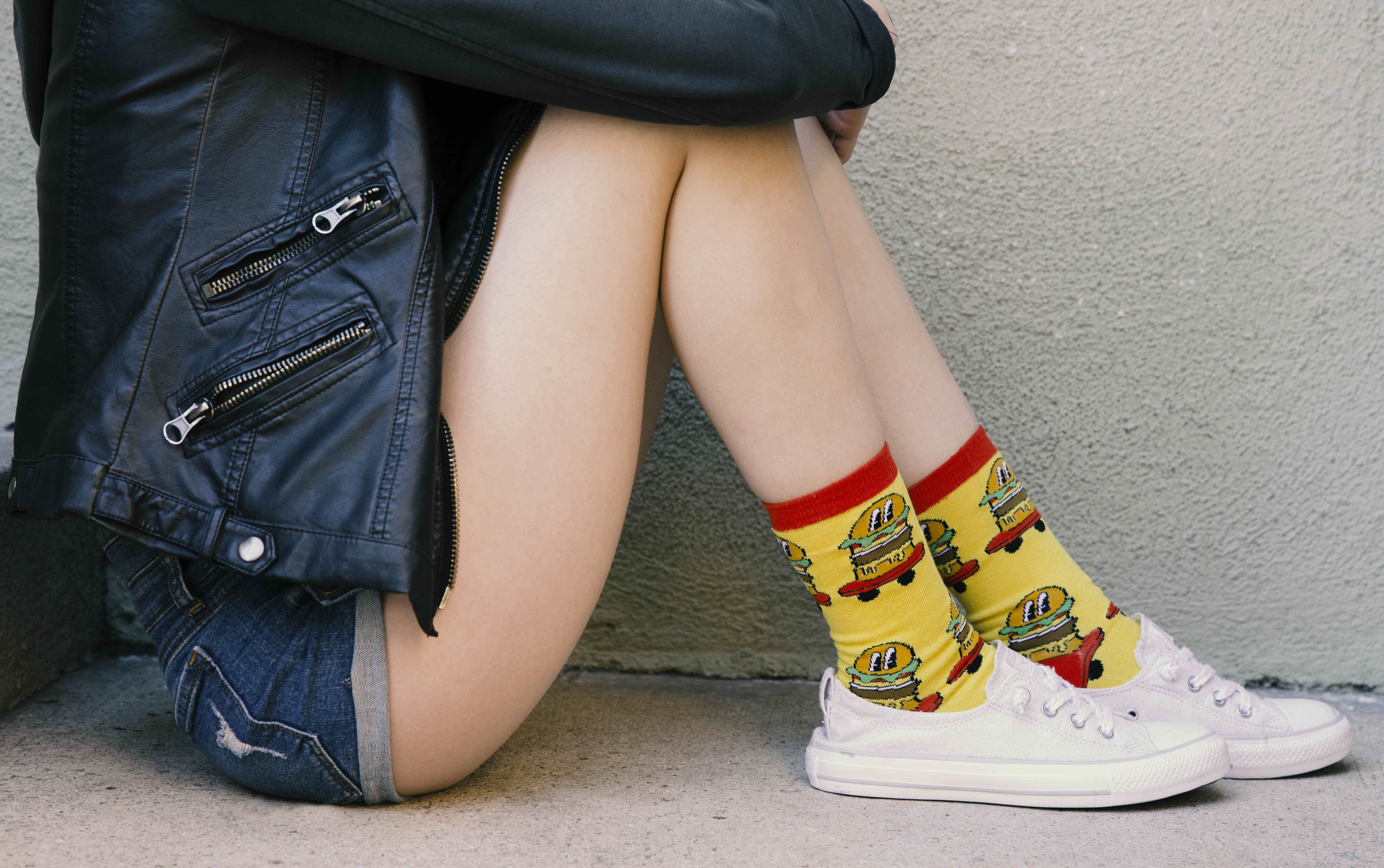 burgers-on-wheels-womens-crew-socks-2-oooh-yeah-socks