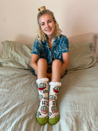 love-sucks-glow-in-the-dark-womens-slippers-2-oooh-yeah-socks