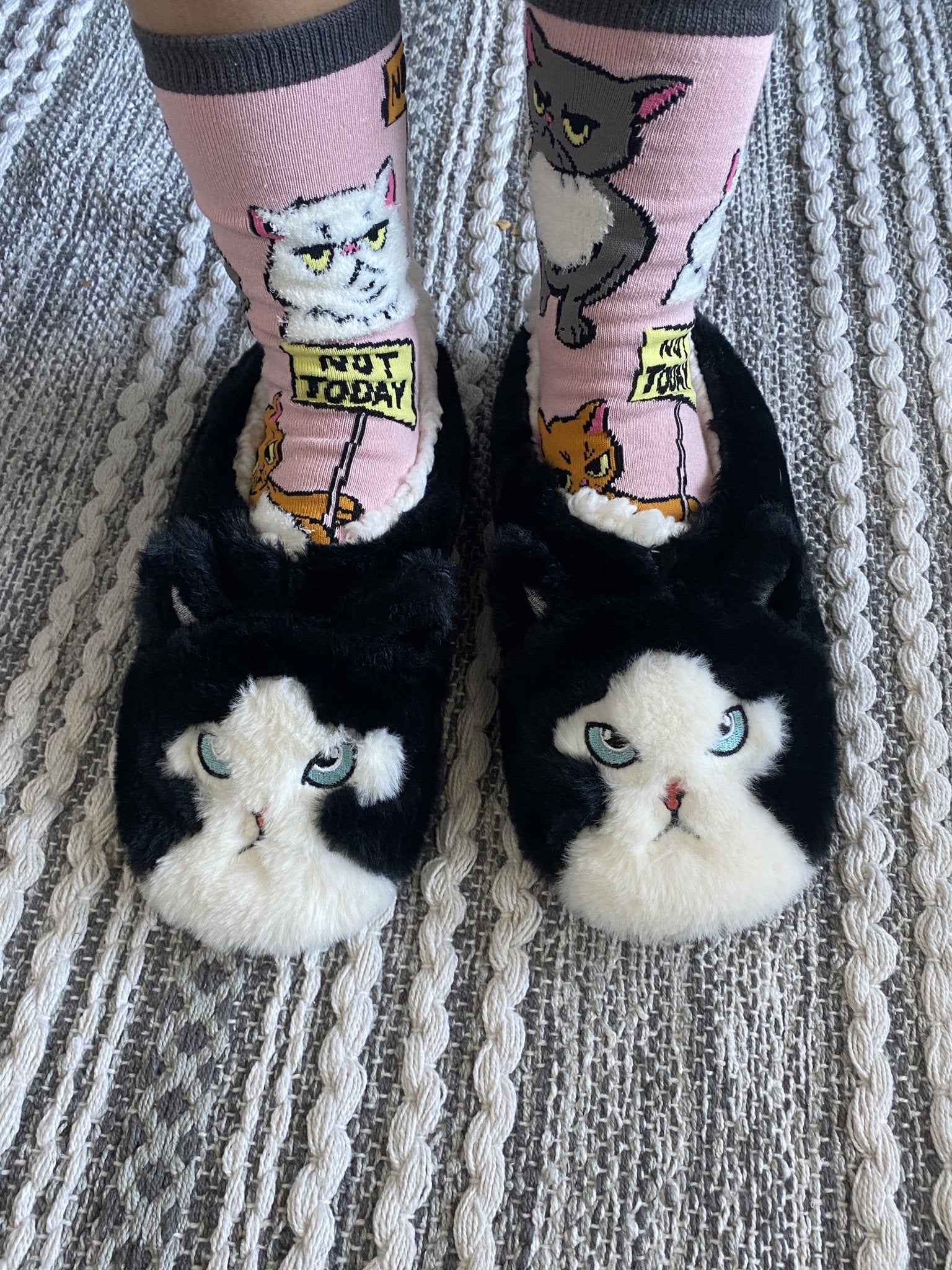 good-kitty-womens-slippers-4-oooh-yeah-socks